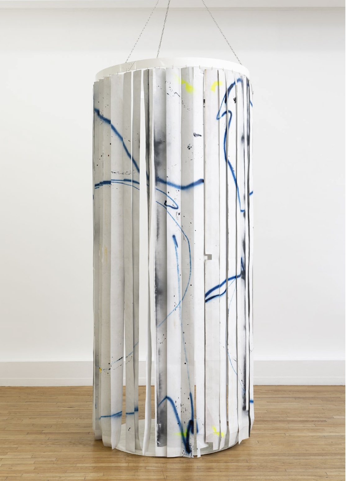 *Du cœur de ma maison*, 2022, acrylic and aerosol painting on PVC, aluminum, metal, chains, cables, carpet, 280 x 120 x 120 cm. Courtesy the artist & Spiaggia Libera, Paris.