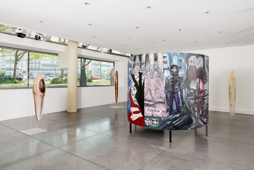Exhibition view, « Kim Farkas - Gaby Sahhar The Kooples Art Prize », MAC VAL, Paris, 2023. Courtesy the artist & The Kooples Art Prize. © Aurélien Mole