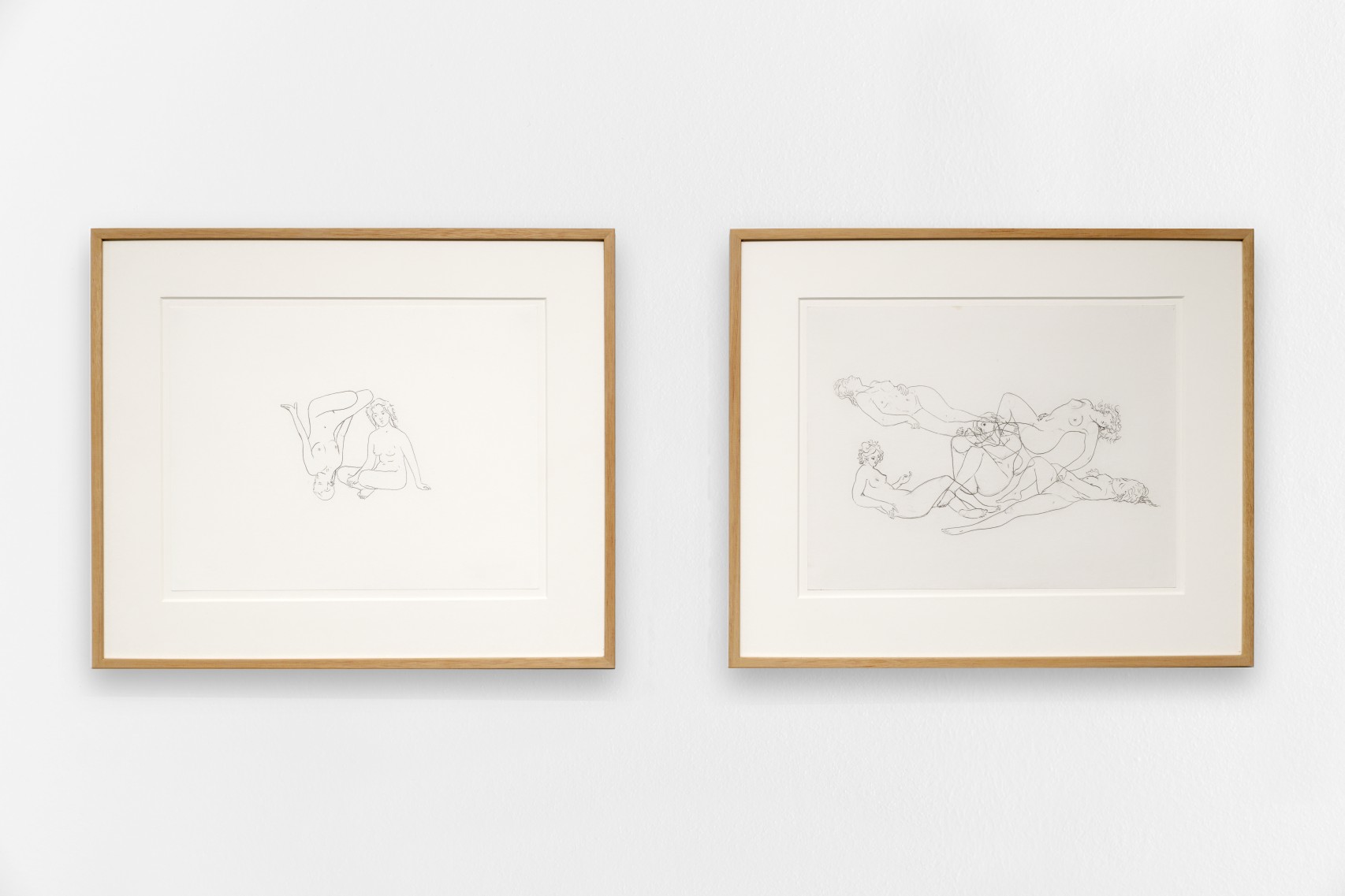 À gauche : *The Female Gaze .03*, 2021, dessin sur papier, 37 x 45 cm. À droite : *The Female Gaze .01*, 2021, dessin sur papier, 37 x 45 cm.
Courtesy the artist & Spiaggia Libera, Paris. © Aurélien Mole