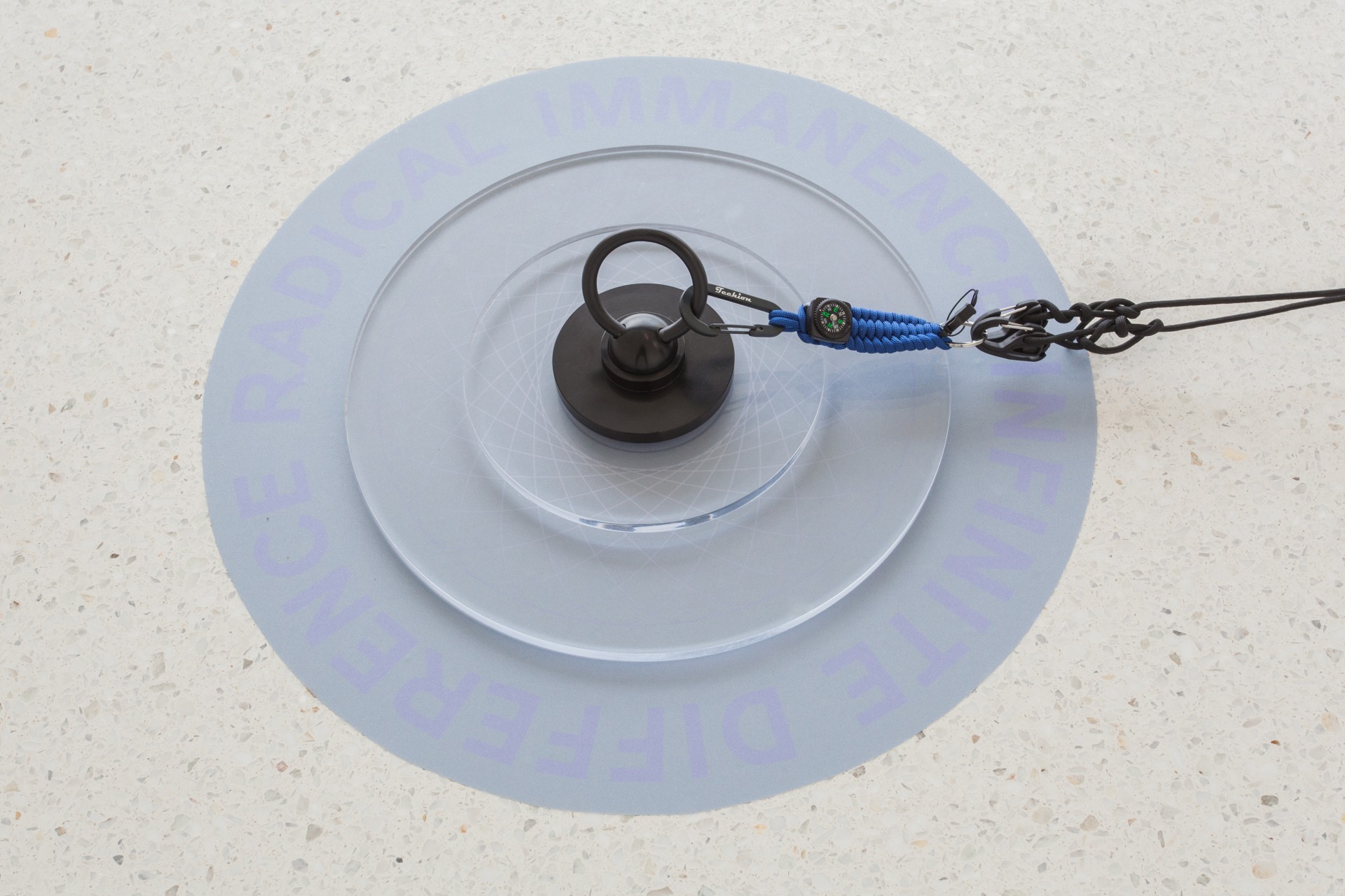 Vue d’exposition, « Juniper/kneumapee (Age of Rocks - Religion of Scale) », Land of the Lustrous, UCCA Dune, Aran Gold Coast, Chine, 2019.