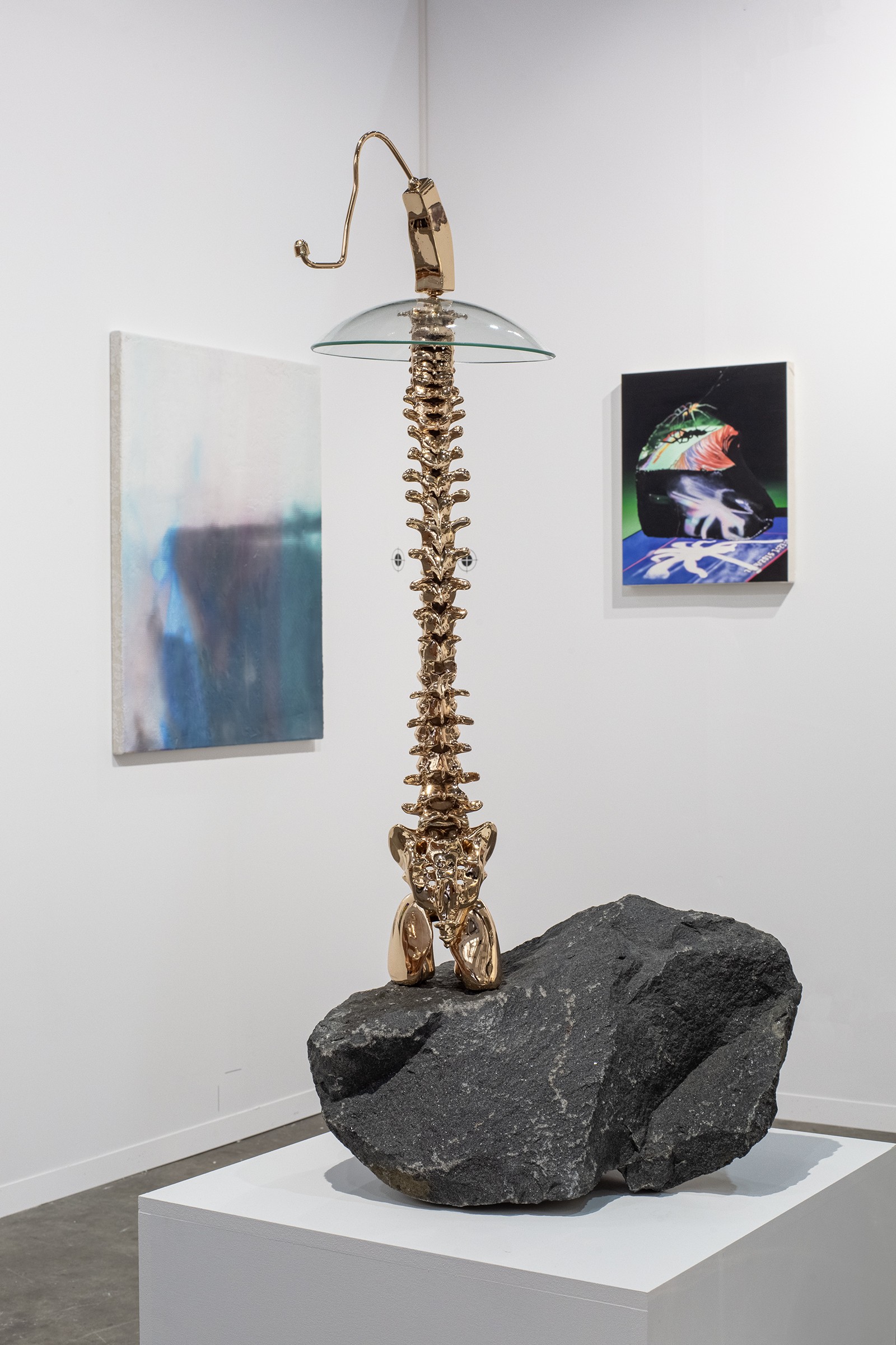 Vue d’exposition, « Divine Desire », Art Brussels, Brussels, 2024. Photo © Gabriele Abbruzzese