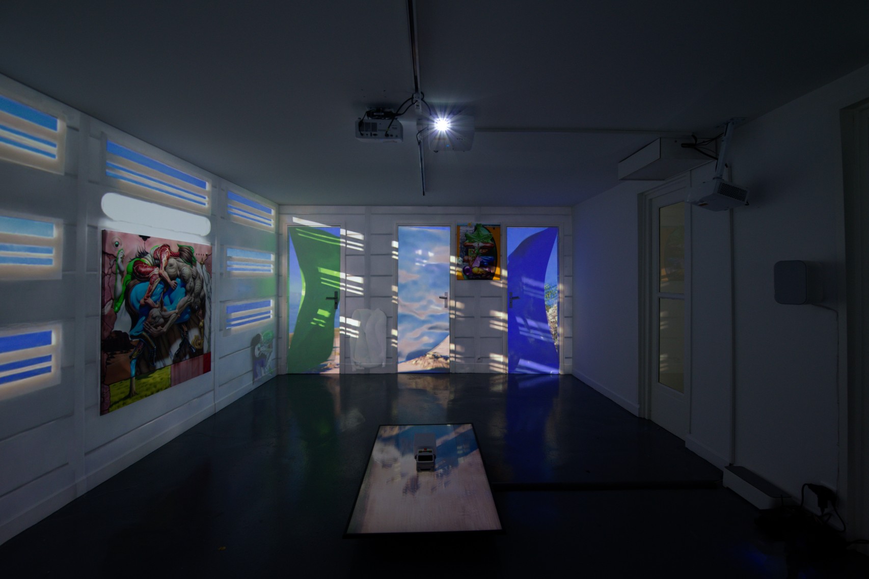 *A Transporting Journey*, 2023, installation, video projection, TV, 3D printed white PLA, 2 min. Courtesy the artist & Spiaggia Libera, Paris. © Aurélien Mole