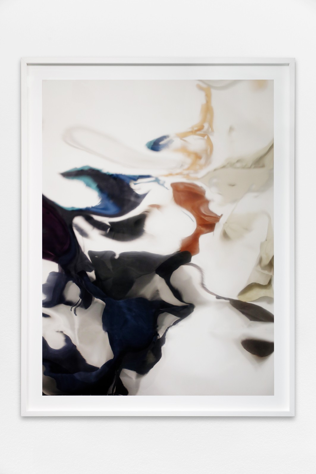 Chloé Royer, *Magma*, 2023, impression sur papier, 132 x 100 cm. Courtesy the artist & Spiaggia Libera, Paris. © Aurélien Mole