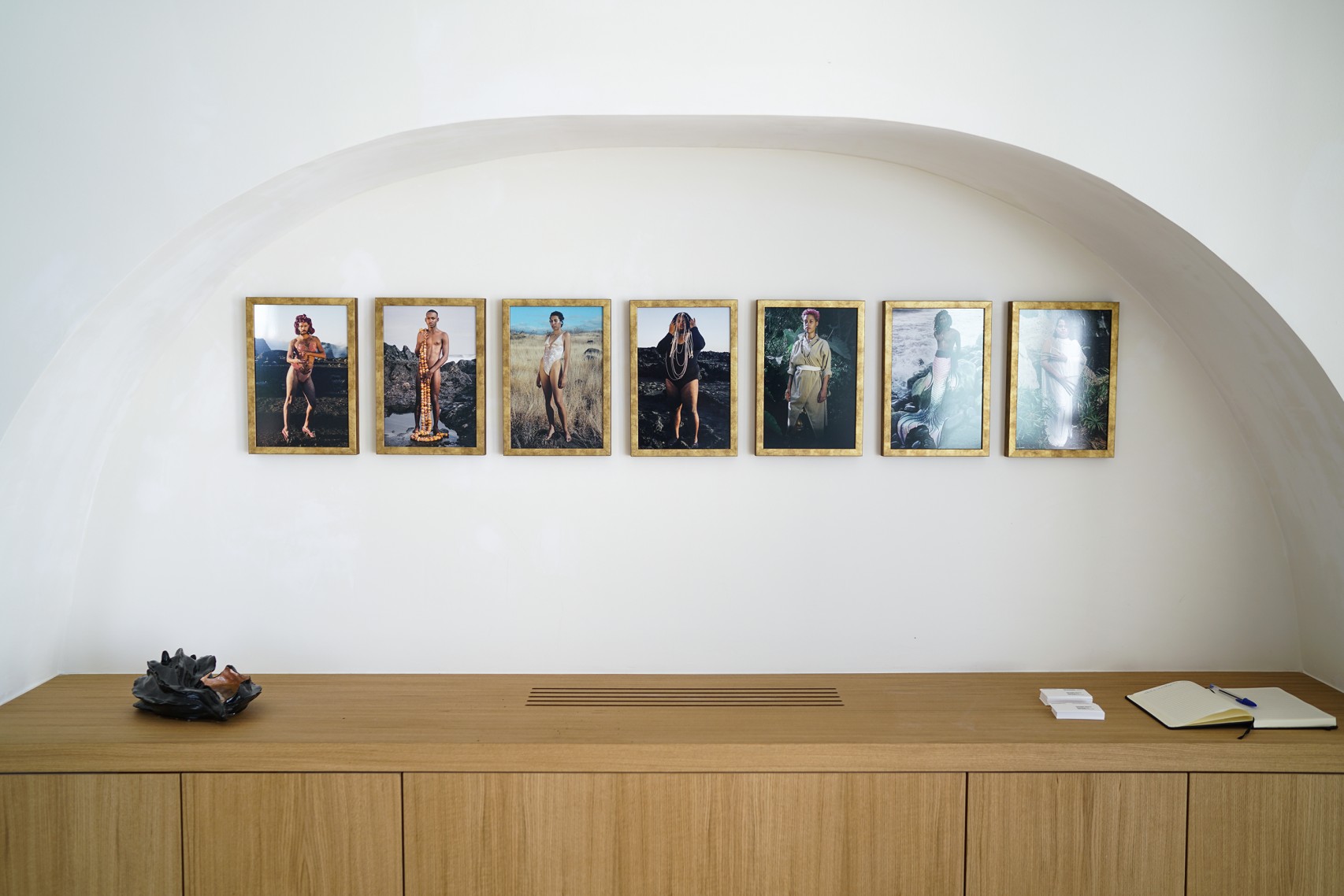 Vue d’exposition, *Odyssea. Acte I : Le chant des sirènes*, LA PLAGE, Marseille, 2024. Photo © Gregg Bréhin