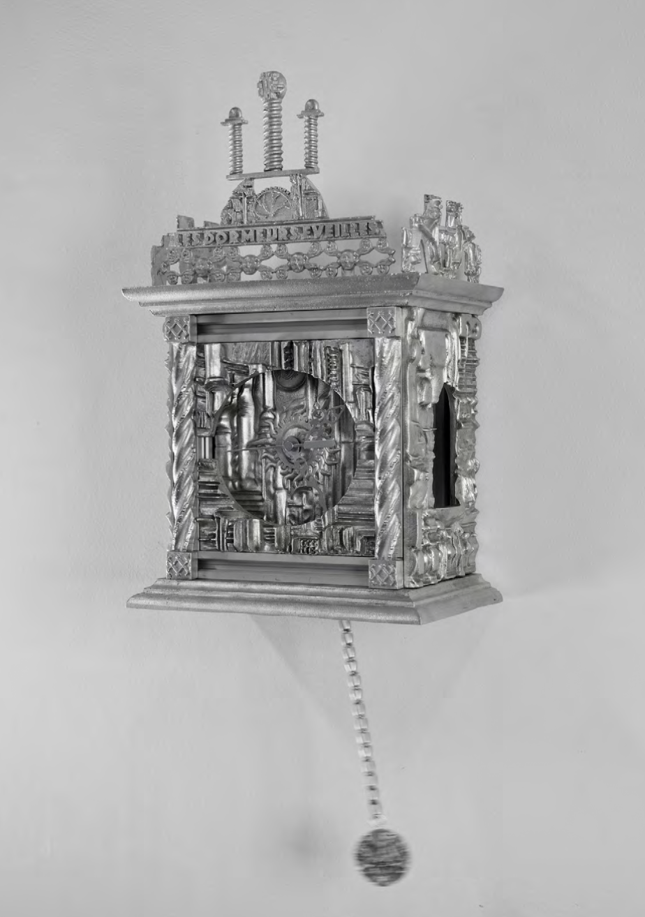 Pauline Pastry, Les Dormeurs éveillés , 2025, Bas reliefs en aluminium, système de pendule / Aluminium bas-reliefs, pendulum system. Courtesy the artist & spiaggia libera, Paris.