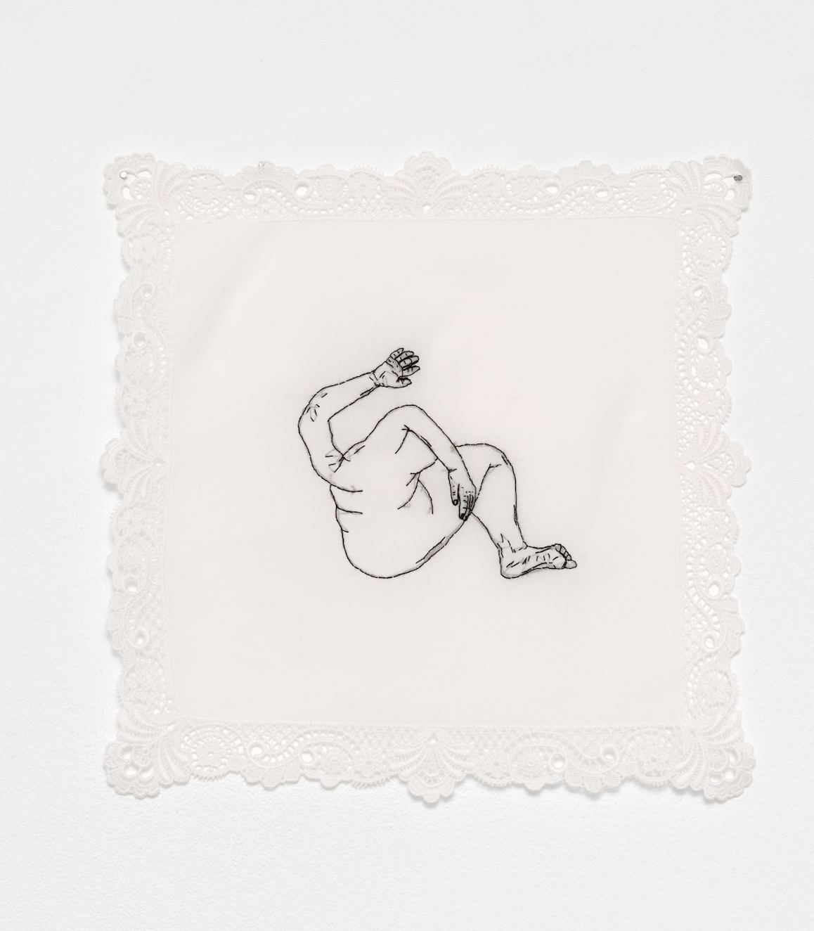 Soukaina Joual, Raw Body, 2024, Handmade embroidery on handkerchief / Broderie artisanale sur mouchoir, 26.5 x 26.5 cm. Courtesy the artist & spiaggia libera, Paris.